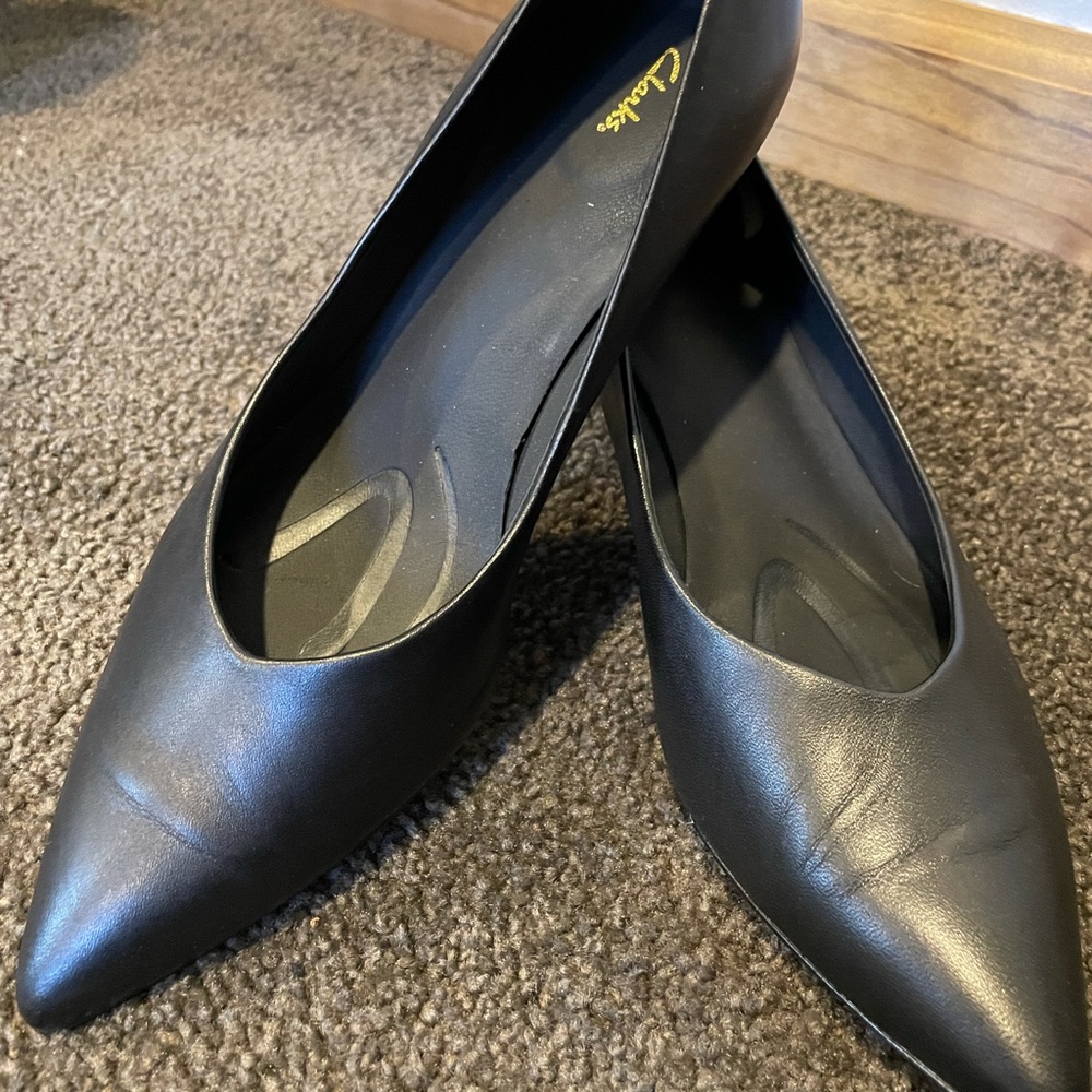 Clark’s Laina 55 Court Black Leather Pump, Women’s size 8.5, comfort insert.